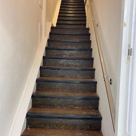 Lovely 1-Bedroom Loft Apartment Above Shop With Free Parking- Long Term Let Available Maldon Extérieur photo